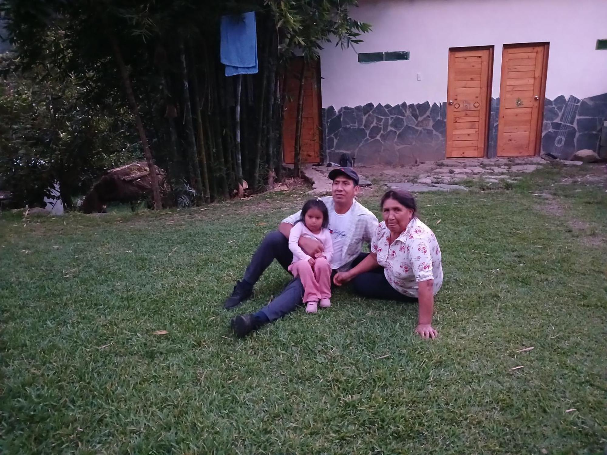 Lia B&B Lucmabamba Sahuayaco ภายนอก รูปภาพ