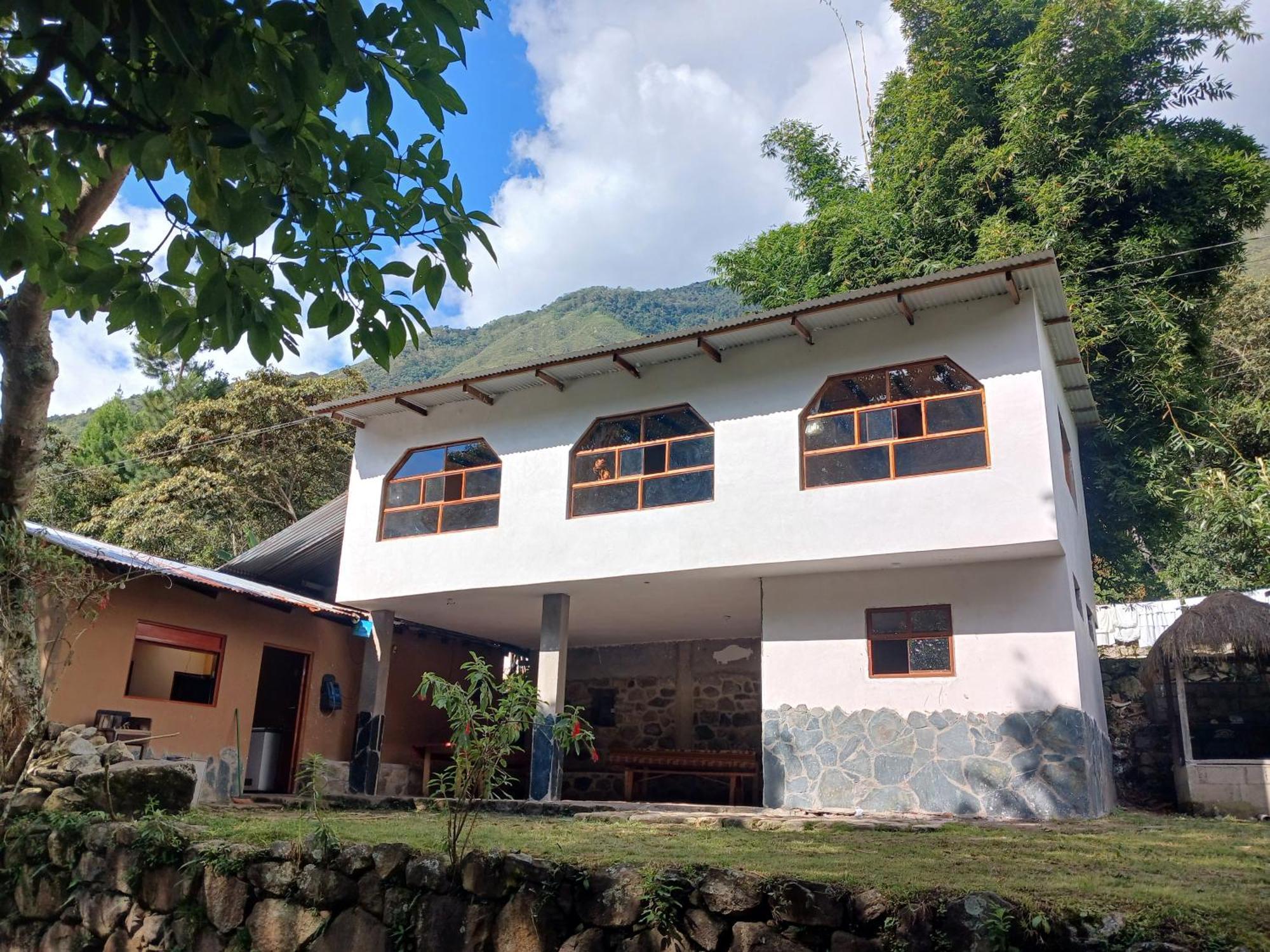 Lia B&B Lucmabamba Sahuayaco ภายนอก รูปภาพ