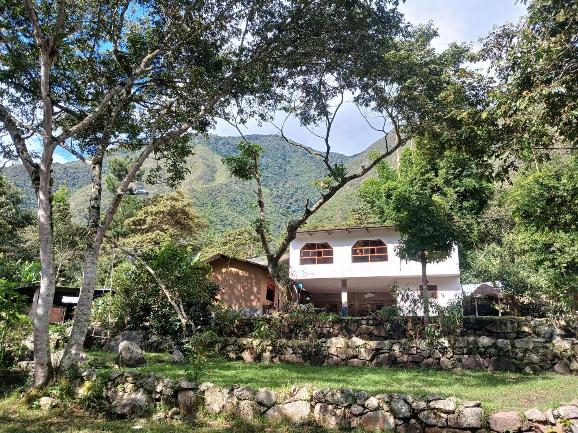 Lia B&B Lucmabamba Sahuayaco ภายนอก รูปภาพ